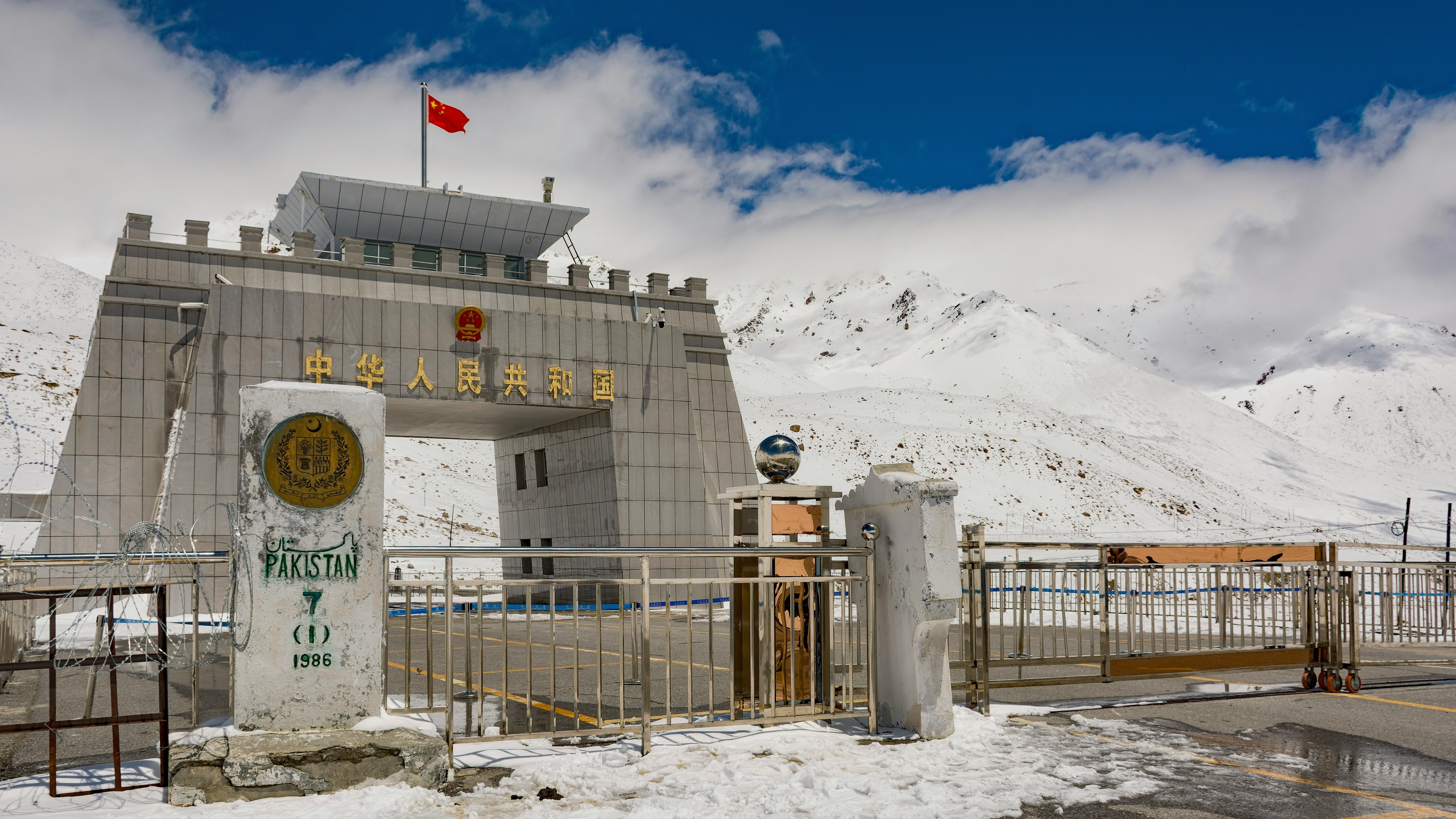 A view of Pak-china border crossing at Khunjerab Pass